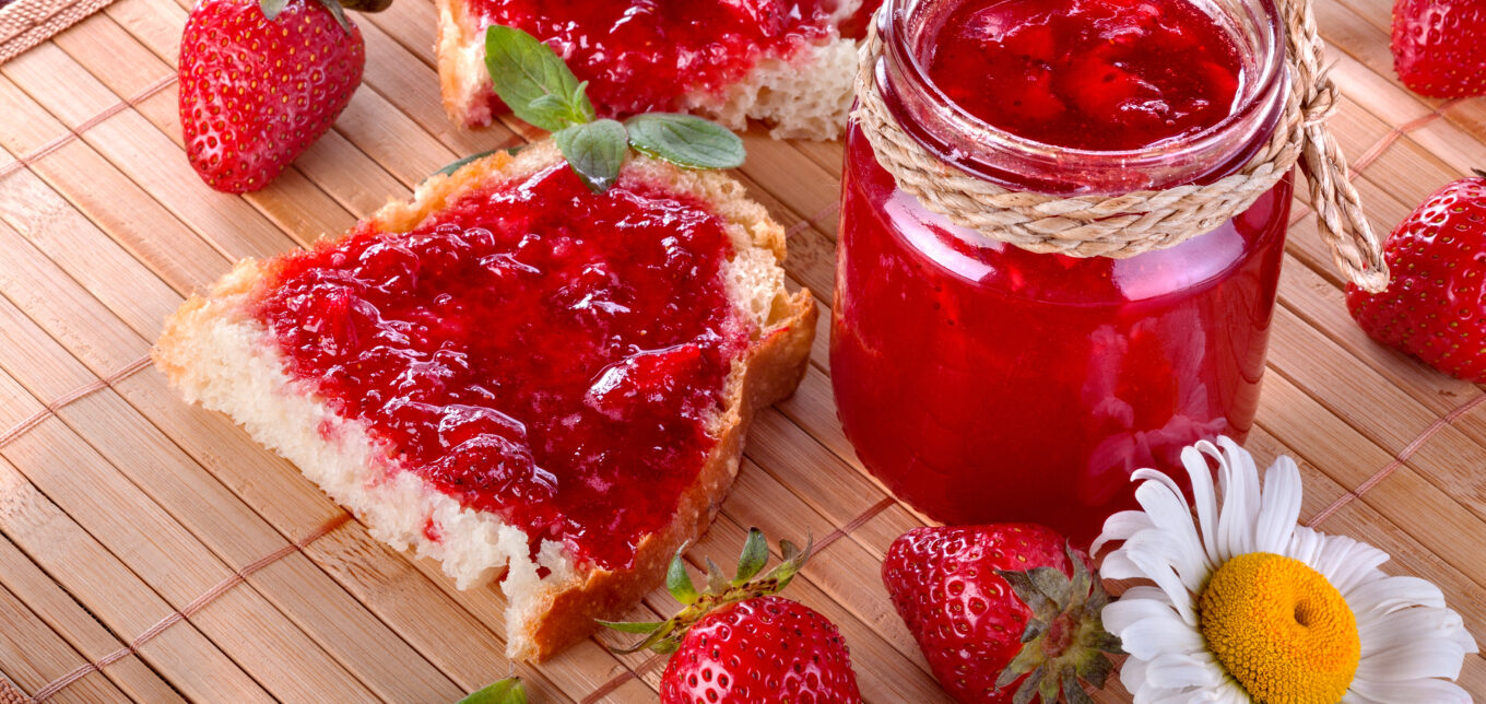 Two-Ingredient Strawberry Jam Recipe – Mother Earth News - Vimarsana News